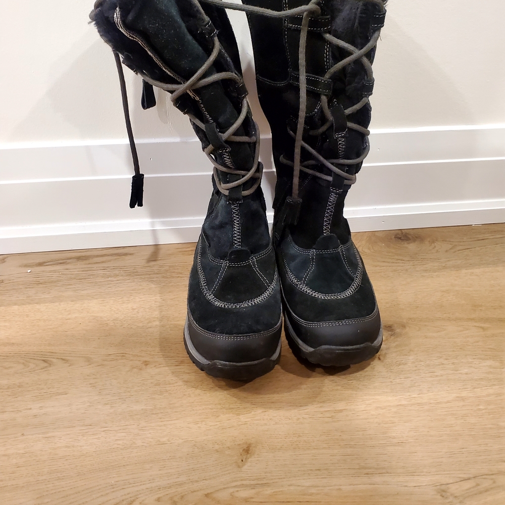 Stylish Women's Black Winter Boots Size 8 - Picture 5 of 6